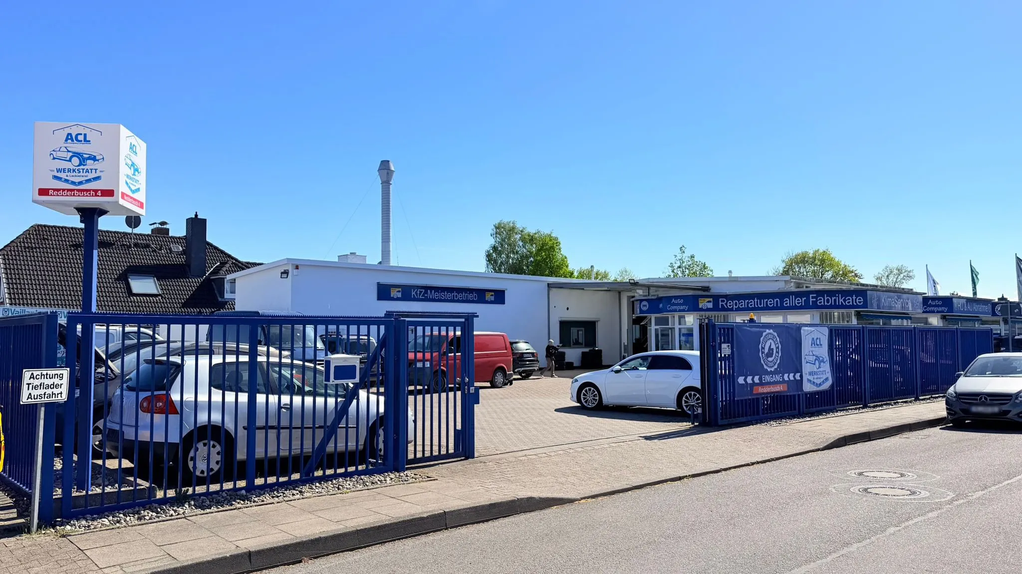 Komplette Außenansicht der ACL Werkstatt Redderbusch 4 in Bad Schwartau